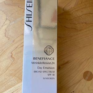 2 x Shiseido wrinkle resist 24 day emulsion